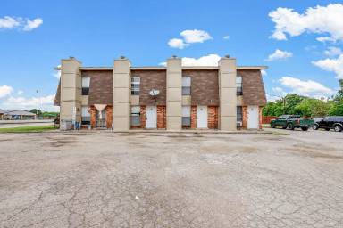 Main picture of 302 S Race St
