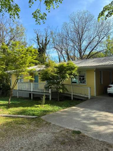 Main picture of 255 Magnolia St