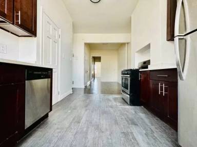 Main picture of 92 Bleecker St