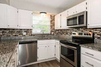 Main picture of 10198 Luana Dr N