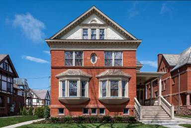 Main picture of 318 W 6th St