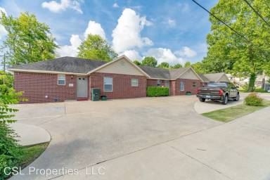 Main picture of 1517 W Center St