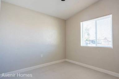 Main picture of 961 S Macdonald