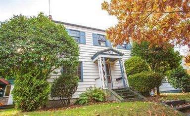 Main picture of 833 NW Market St