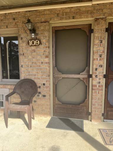 Main picture of 7 Foxfire Blvd