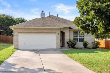 Main picture of 144 Oxford Dr