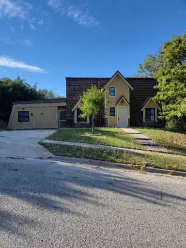 Main picture of 906 Davie Lee Dr