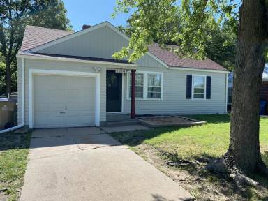 Main picture of 1214 N Crestway St