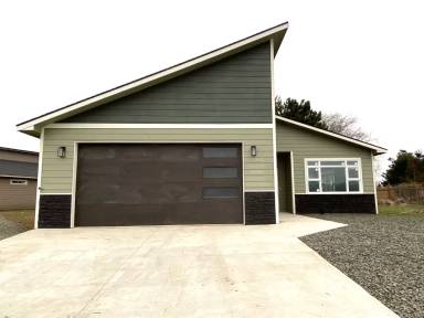 Main picture of 402 Lolly Ln