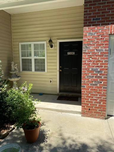 Main picture of 350 Plaza Dr