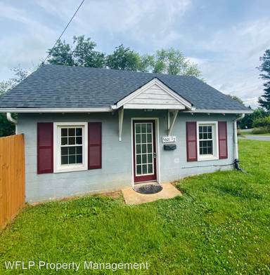 Main picture of 5601 1/2 White Oak Dr