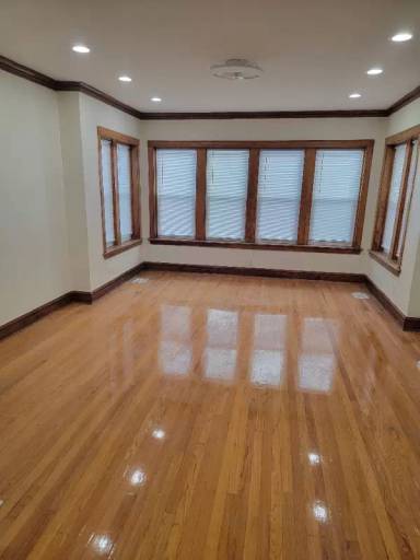 Main picture of 4830 W Oakdale Ave