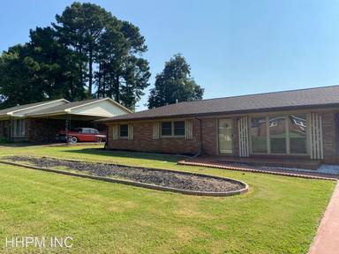 Main picture of 525 E Lakeside Dr