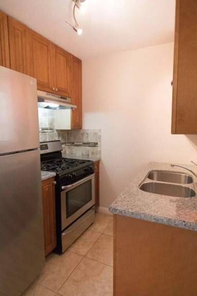 Main picture of 830 W Mission Bay Dr
