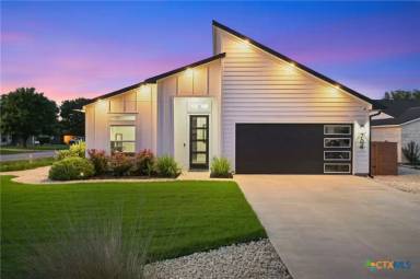 Main picture of 704 Poe Cir