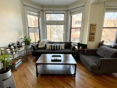 Main picture of 907 W Fletcher St
