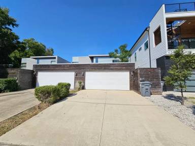 Main picture of 4215 Roseland Ave