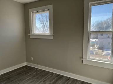 Main picture of 285 Topping St