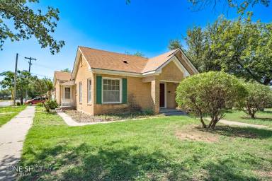 Main picture of 1526 Avenue E