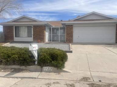 Main picture of 5201 Sweetwater Dr NW