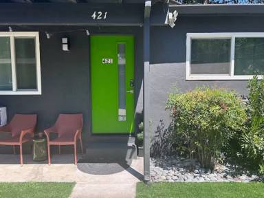 Main picture of 425 Walnut Ave