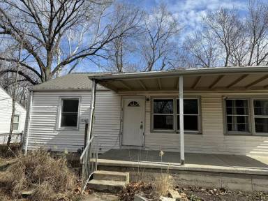 Main picture of 2524 SE Virginia Ave