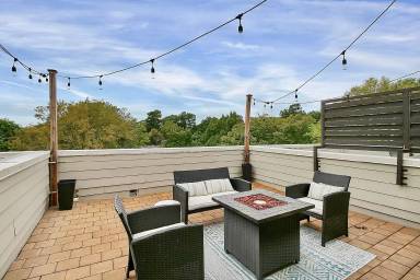 Main picture of 323 Uptown West Dr