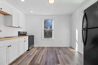 Main picture of 4725 Section Ave