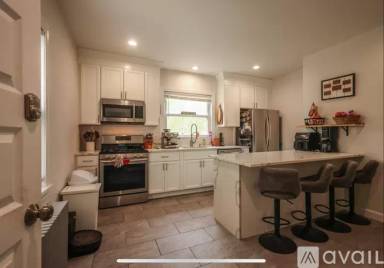 Main picture of 518 Academy Ave