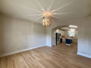 Main picture of 8028 Glade Rd