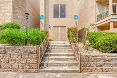 Main picture of 4119 Medical Dr Condos