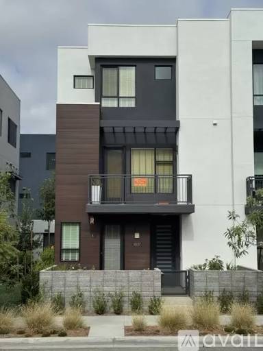 Main picture of 16137 Veterans Way