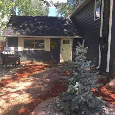 Main picture of 401 Saulsbury St