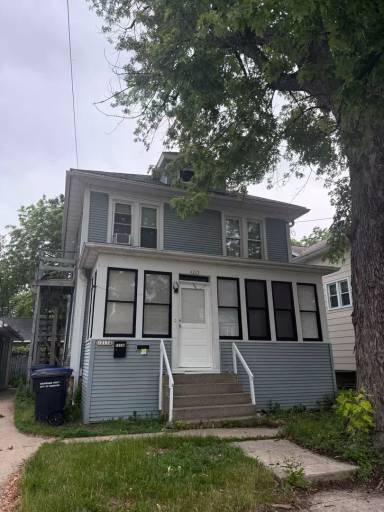 Main picture of 1213 Grand St