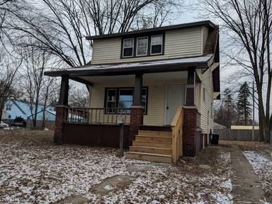 Main picture of 2439 Hermansau St