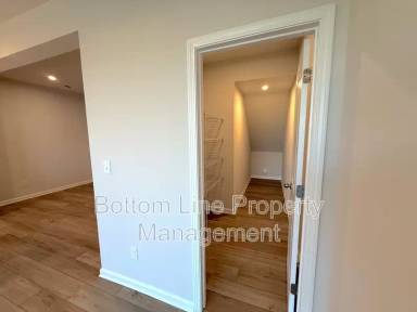 Main picture of 1233 Bigelow St