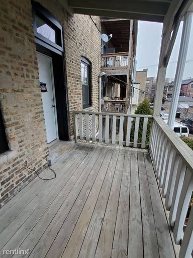 Main picture of 1923 W Montrose Ave