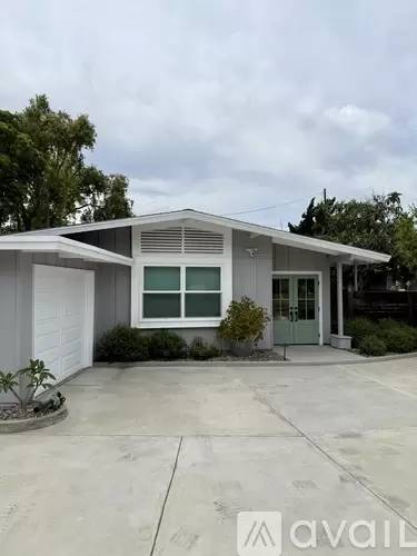 Main picture of 950 Crescent Dr
