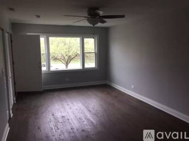 Main picture of 975 S Addison Rd