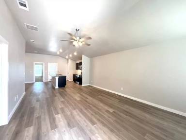 Main picture of 3513 Valencia Ave