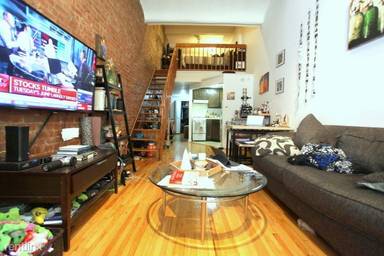 Main picture of 40 E 12th St