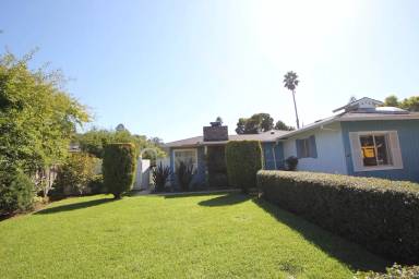 Main picture of 27 Somerset Ln