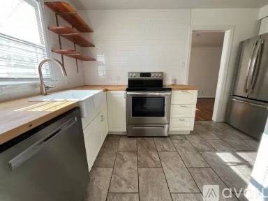 Main picture of 609 E Meyer Blvd