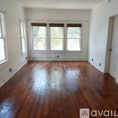 Main picture of 309 Pennsylvania Ave