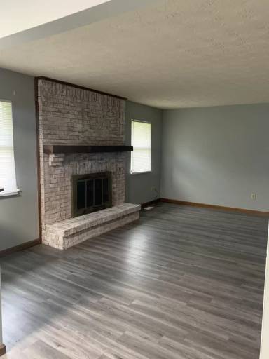 Main picture of 37 Maxwell Ct