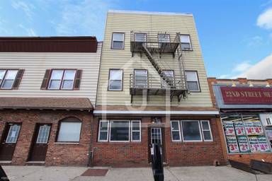 Main picture of 481 Avenue C