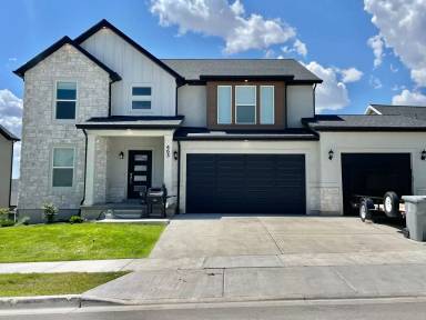 Main picture of 463 N Hillview Dr