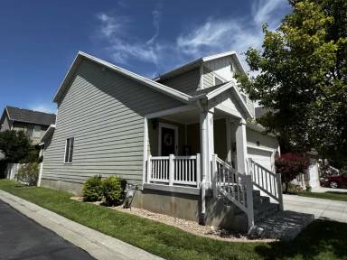 Main picture of 2527 S Olivia St
