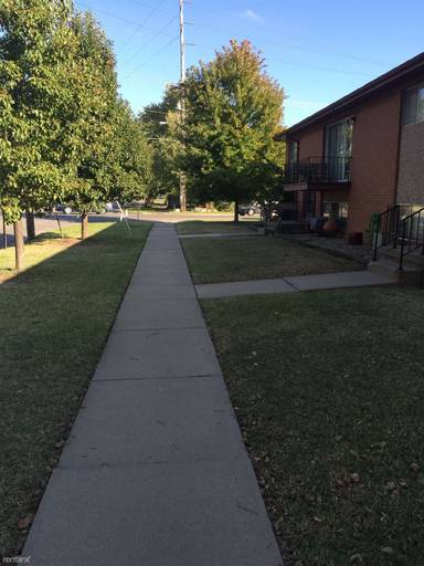 Main picture of 903 W River Blvd