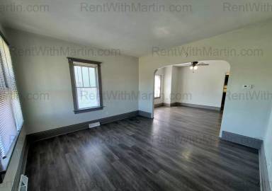 Main picture of 2421 E 4th St